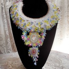 Plastron-Halskette Envolée Fleurie, Luzitblumen, Perlen und Rocailles, bestickt im Haute-Couture-Stil